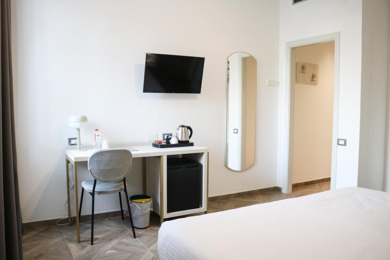 Hotel Donatello Модена Екстериор снимка