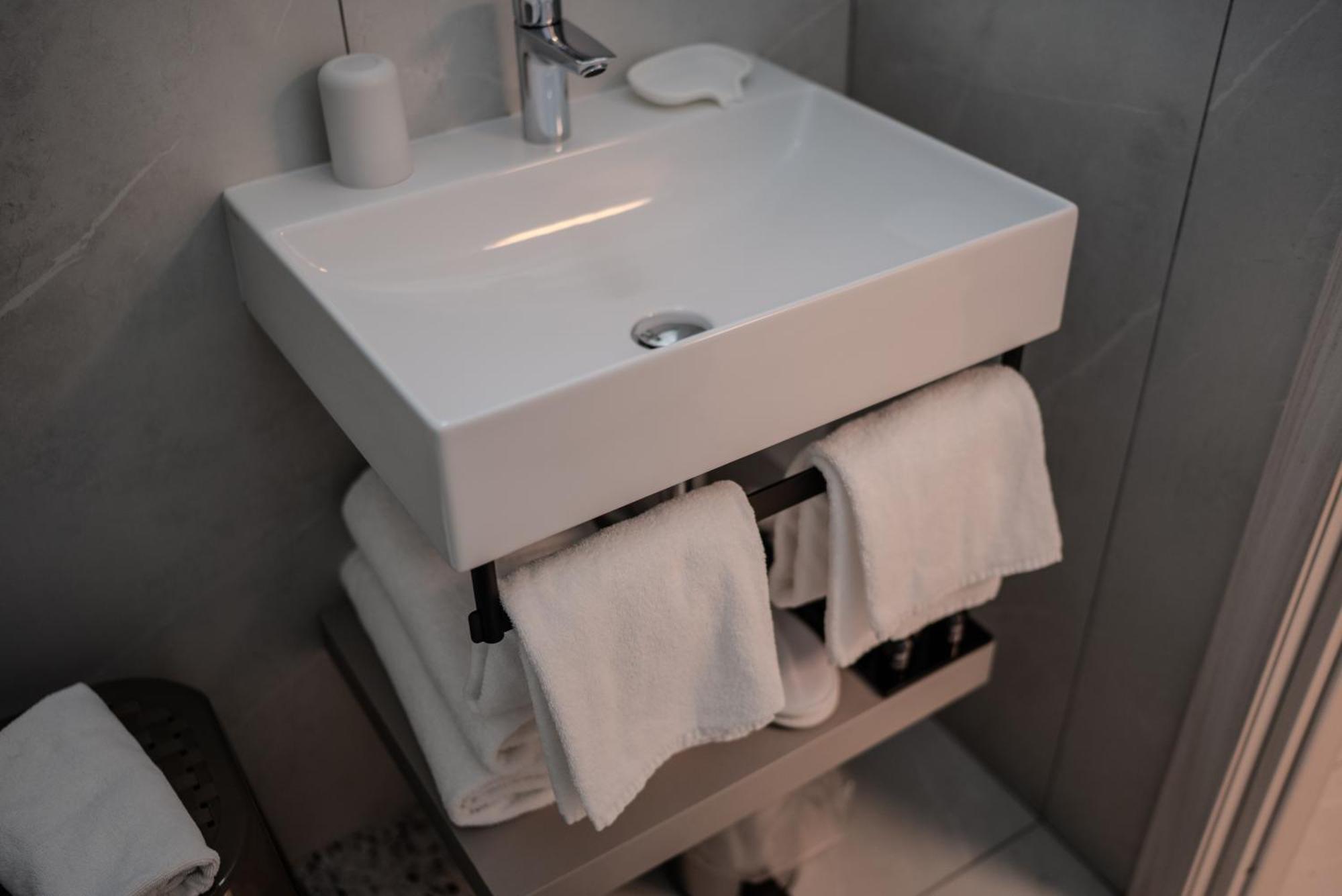 Hotel Donatello Модена Екстериор снимка
