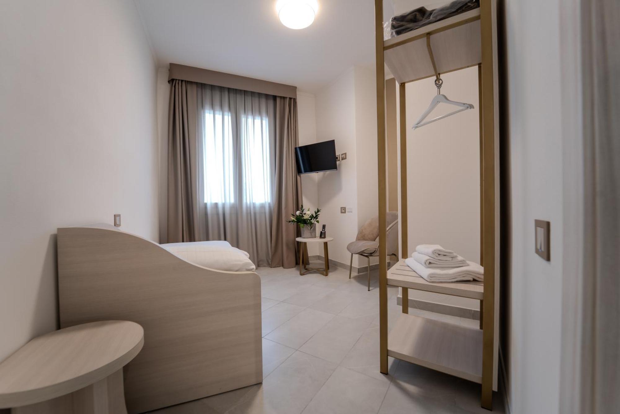 Hotel Donatello Модена Екстериор снимка