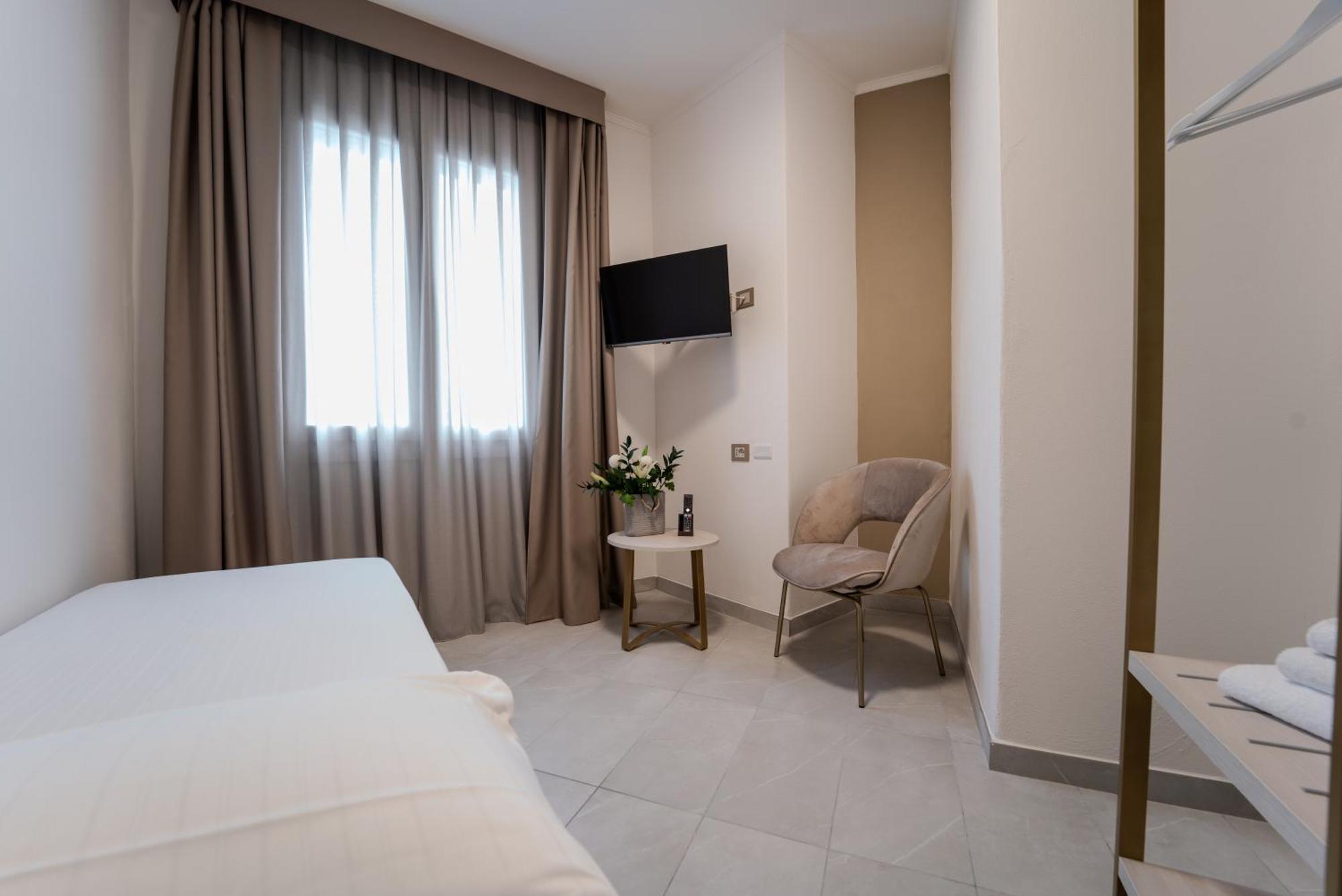 Hotel Donatello Модена Екстериор снимка
