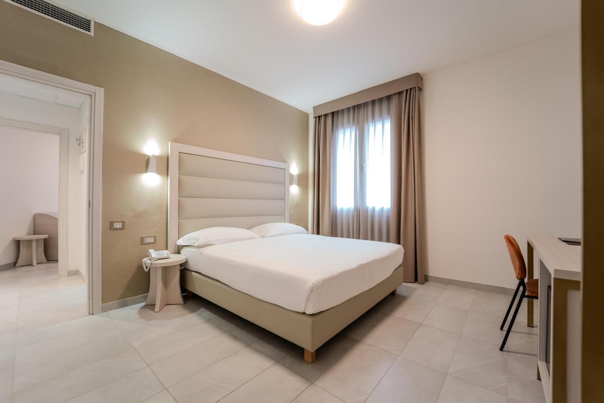 Hotel Donatello Модена Екстериор снимка