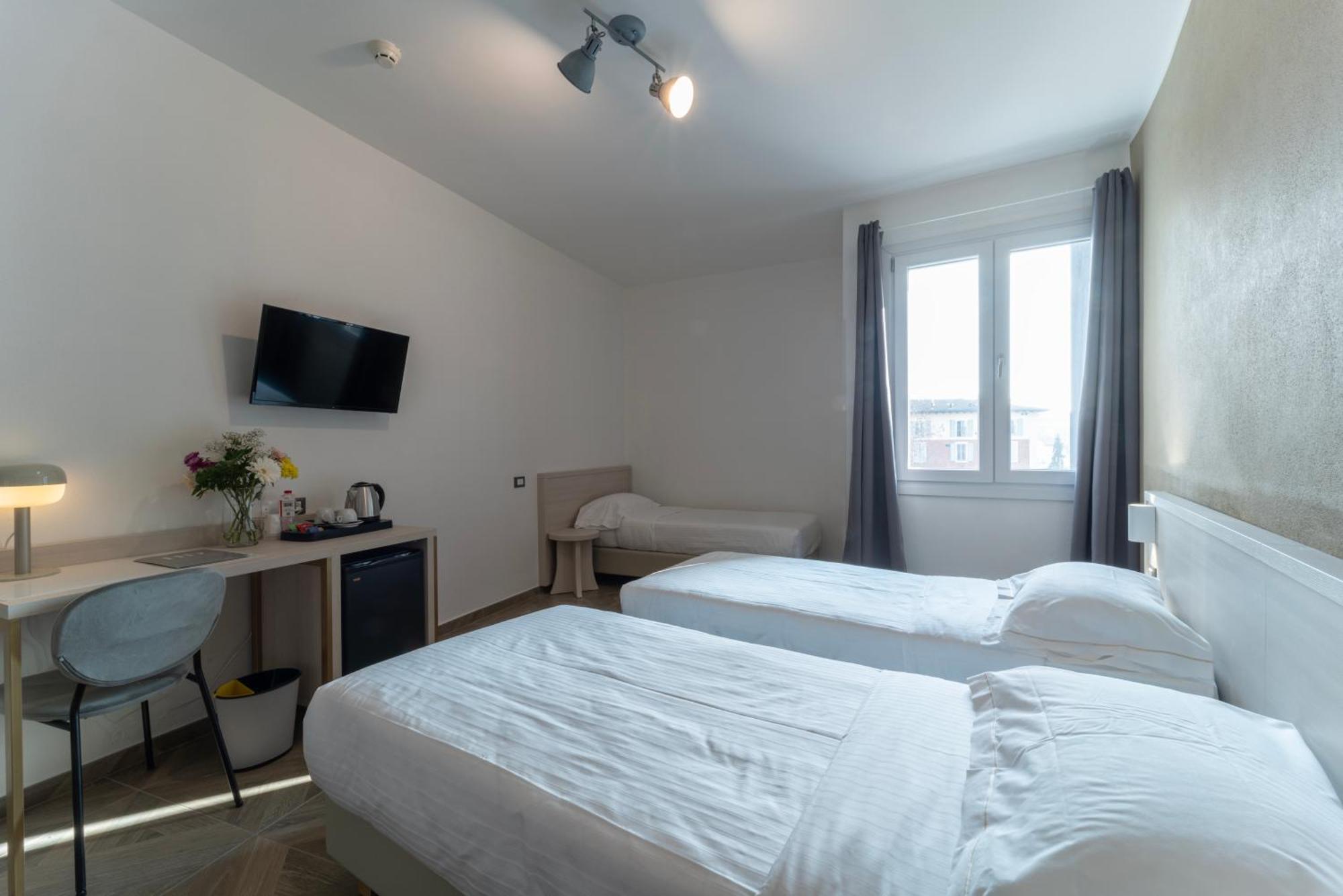 Hotel Donatello Модена Екстериор снимка