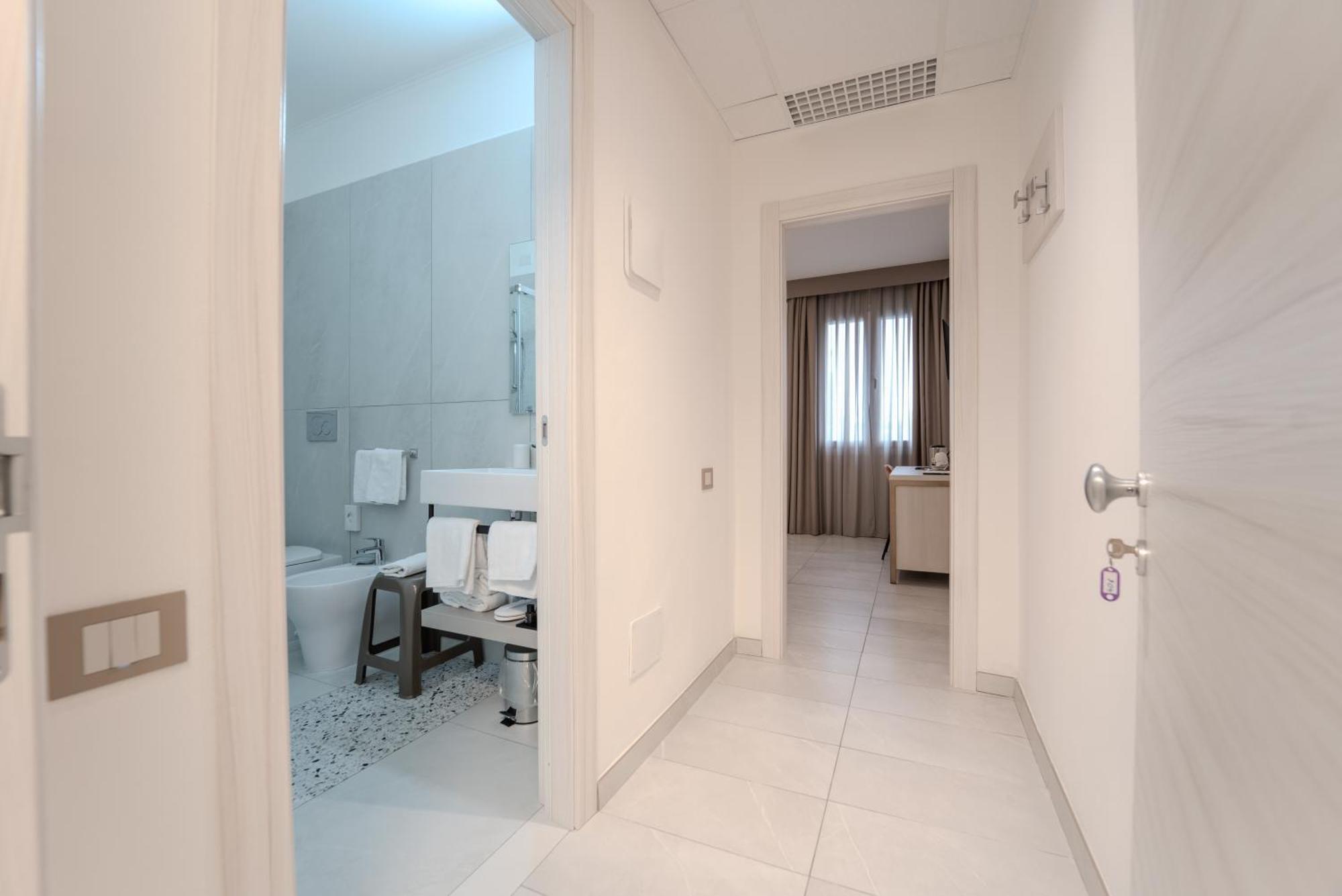 Hotel Donatello Модена Екстериор снимка