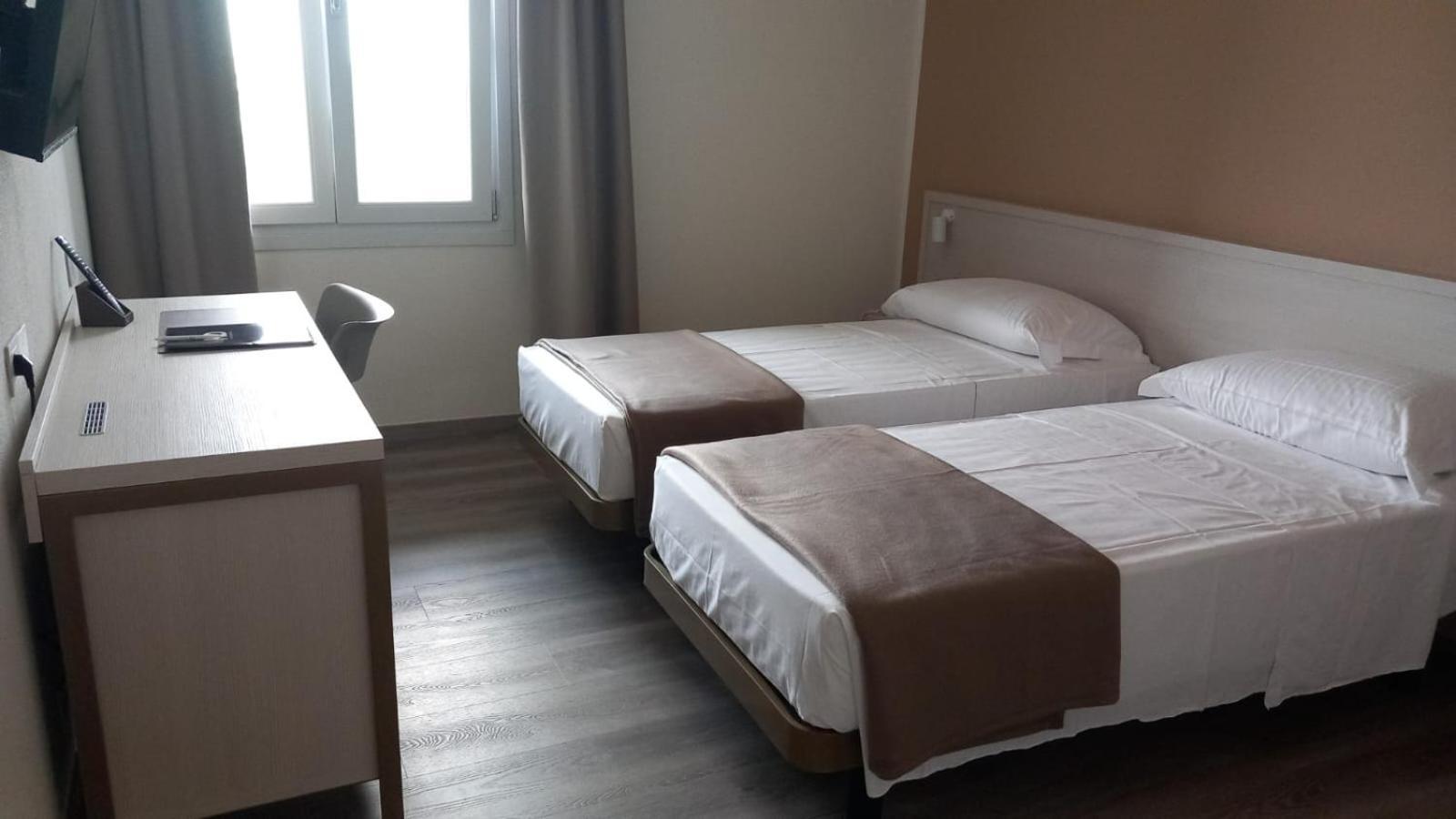 Hotel Donatello Модена Екстериор снимка