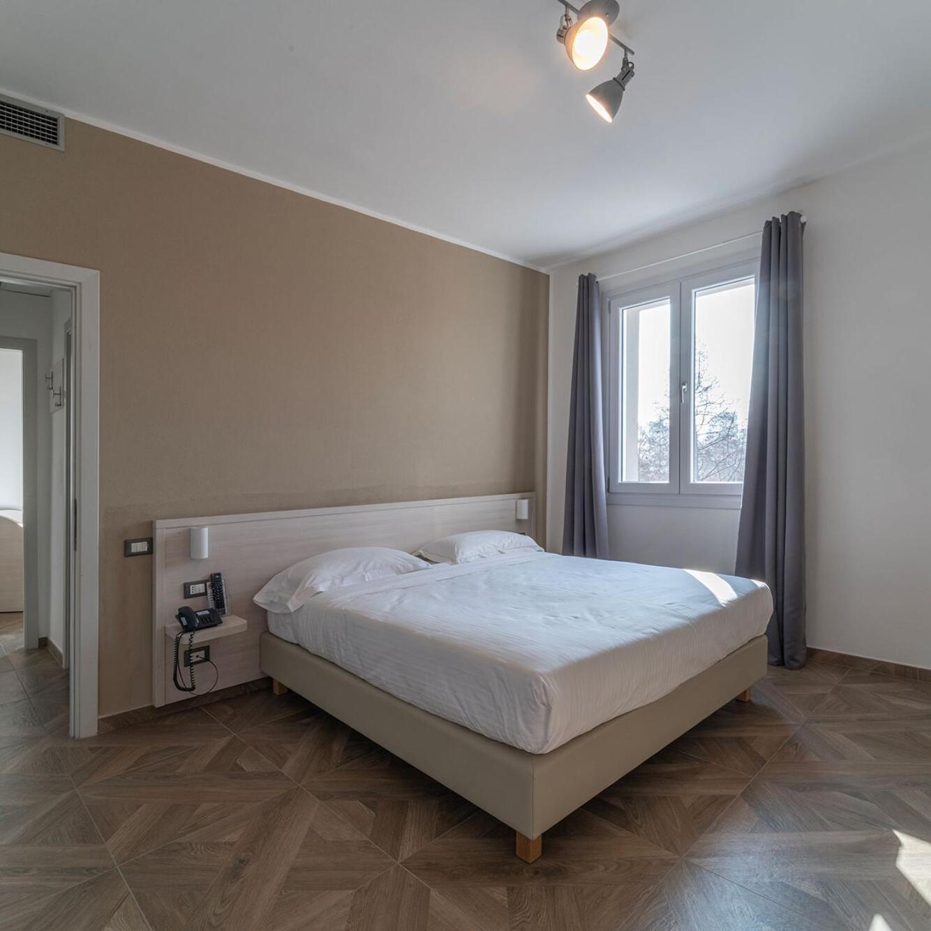 Hotel Donatello Модена Екстериор снимка