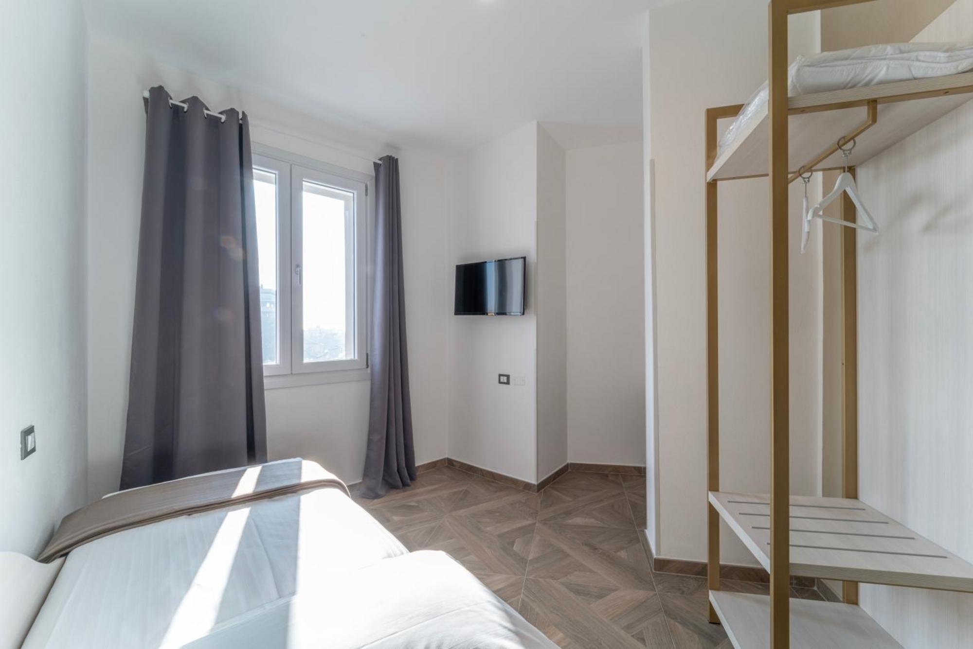 Hotel Donatello Модена Екстериор снимка