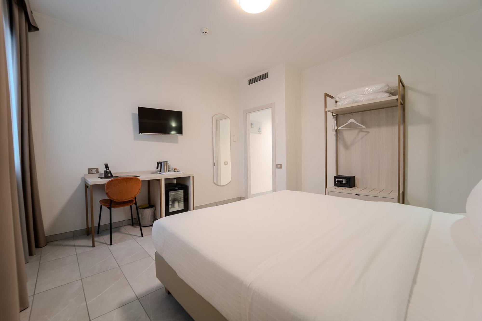 Hotel Donatello Модена Екстериор снимка