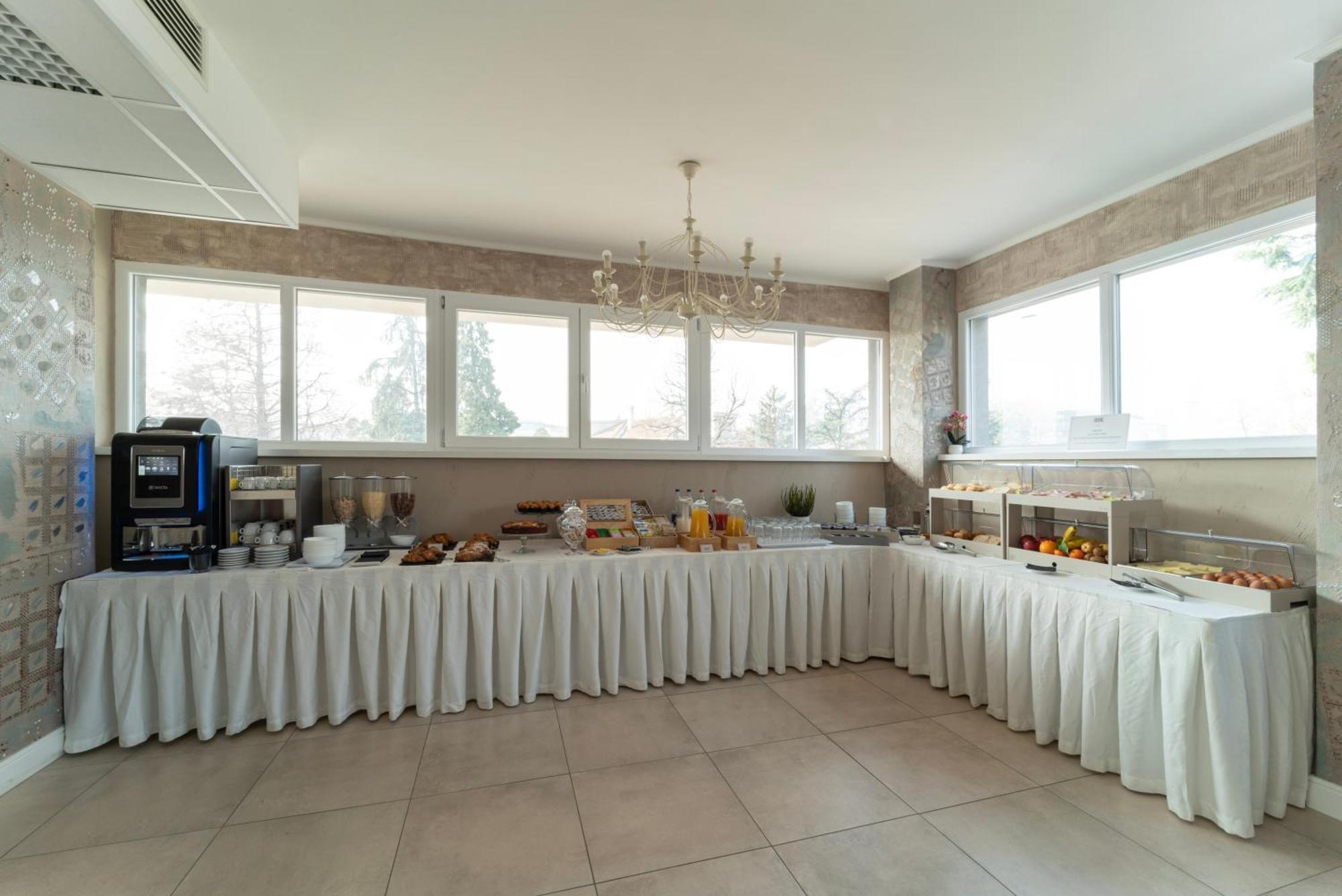 Hotel Donatello Модена Екстериор снимка