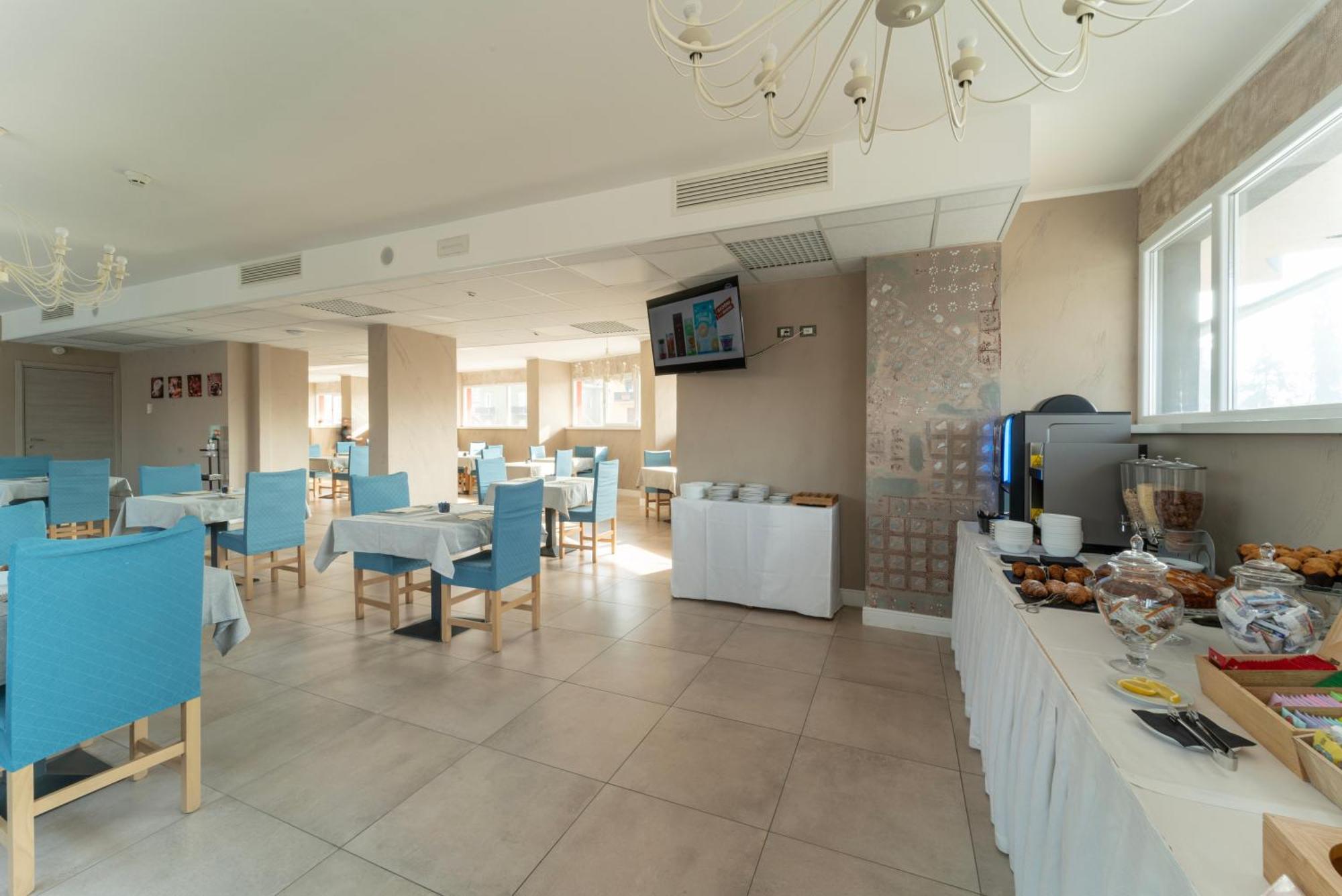 Hotel Donatello Модена Екстериор снимка