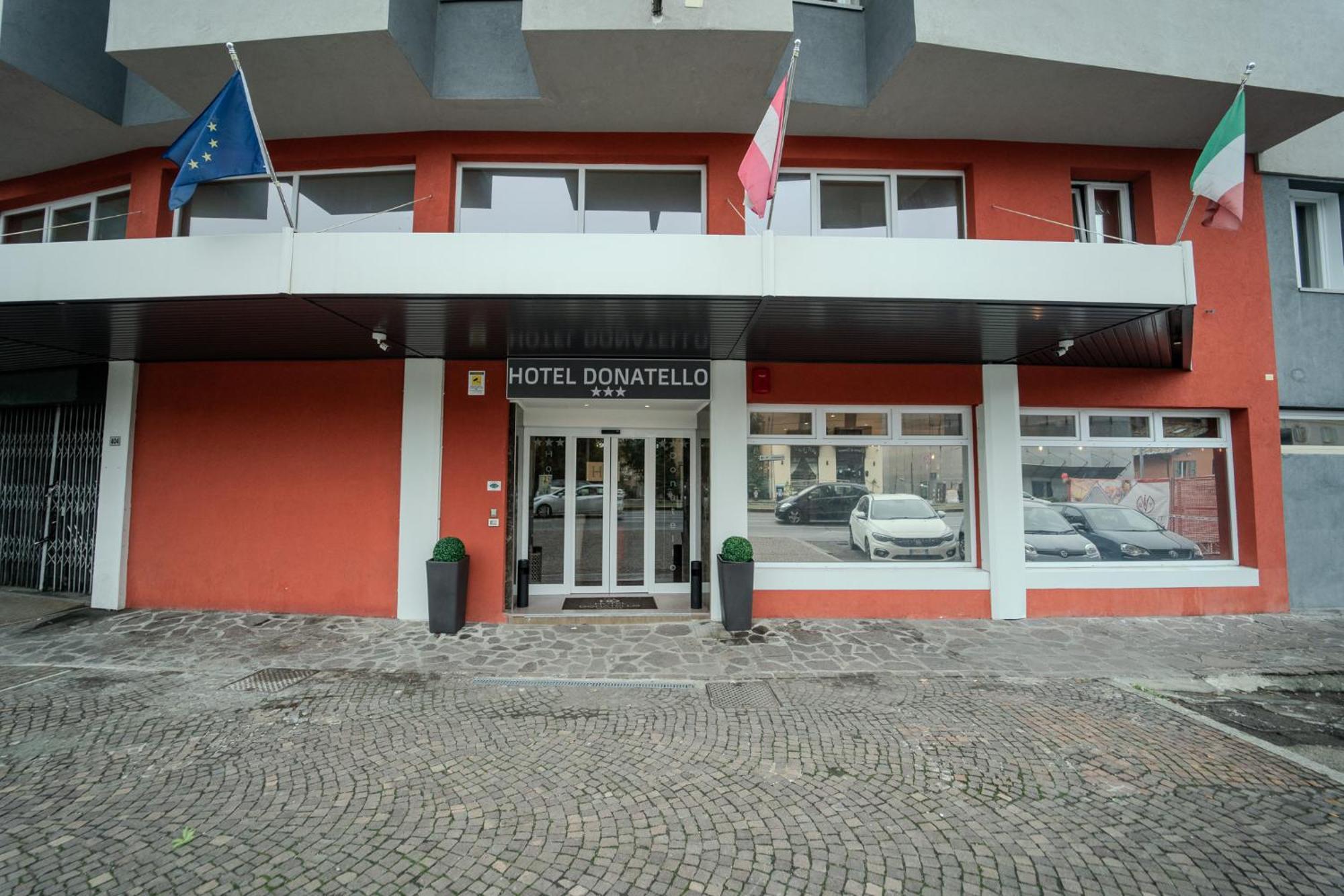 Hotel Donatello Модена Екстериор снимка