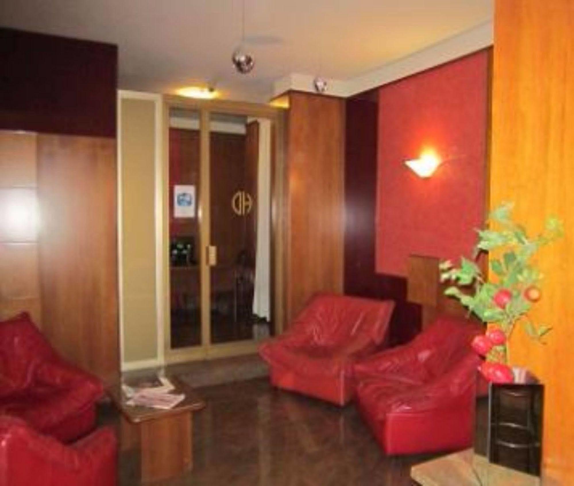 Hotel Donatello Модена Екстериор снимка