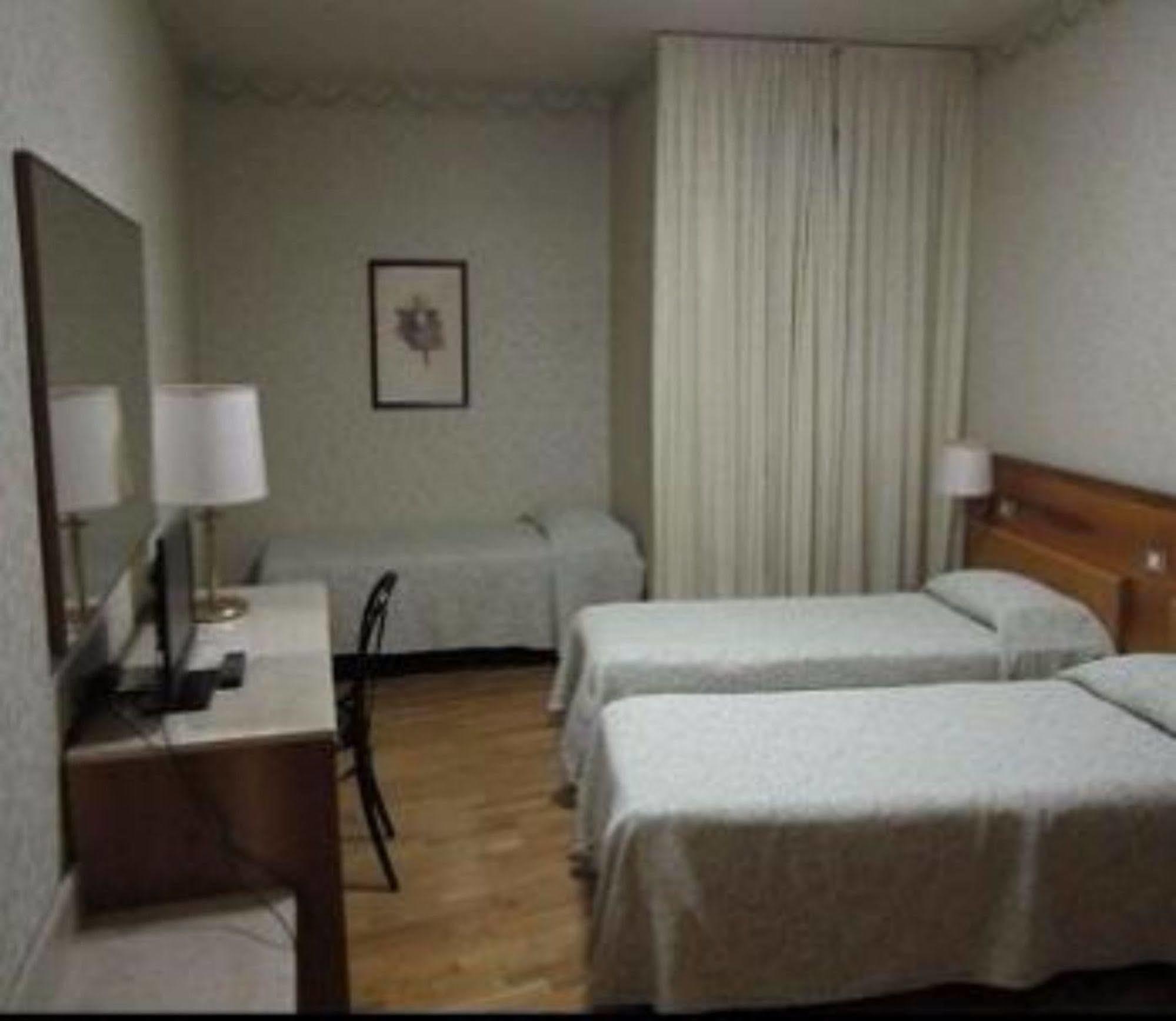 Hotel Donatello Модена Екстериор снимка
